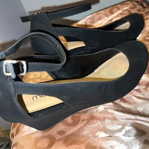High heel/ Color: Black/ Size: 8.5 W